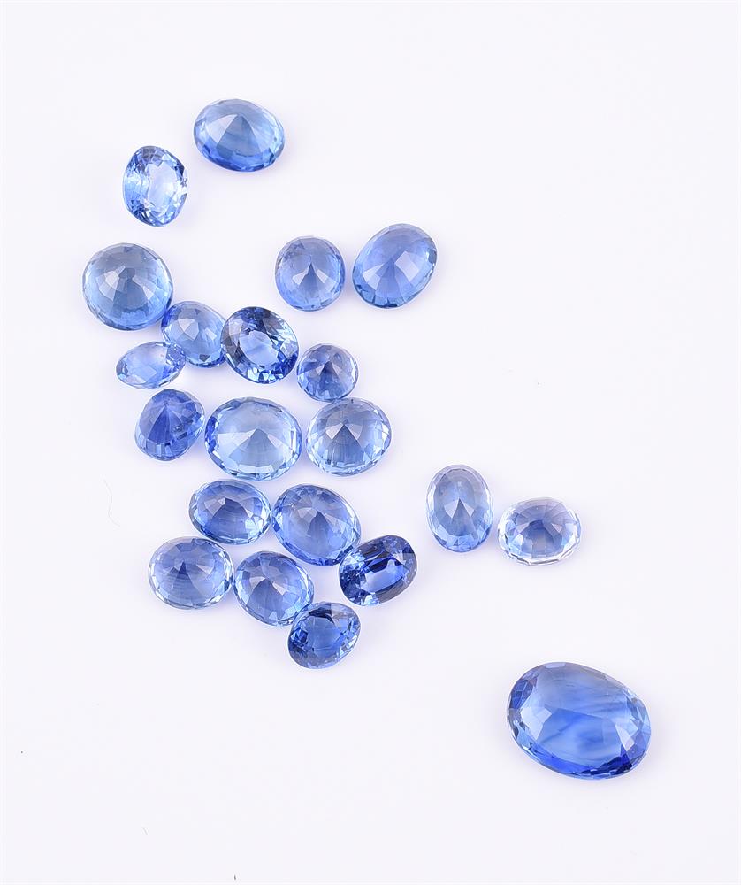 † An unmounted oval cut sapphire