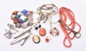Y A collection of jewellery