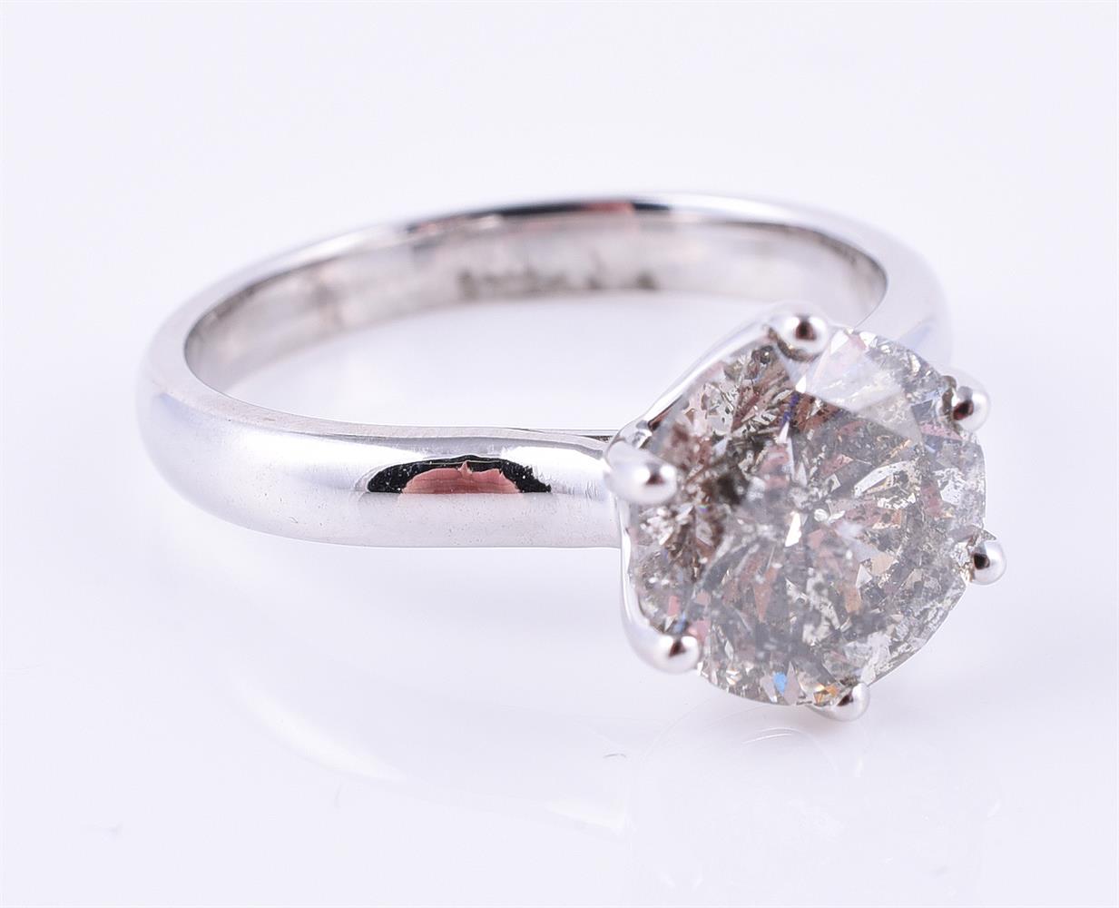 A diamond single stone ring