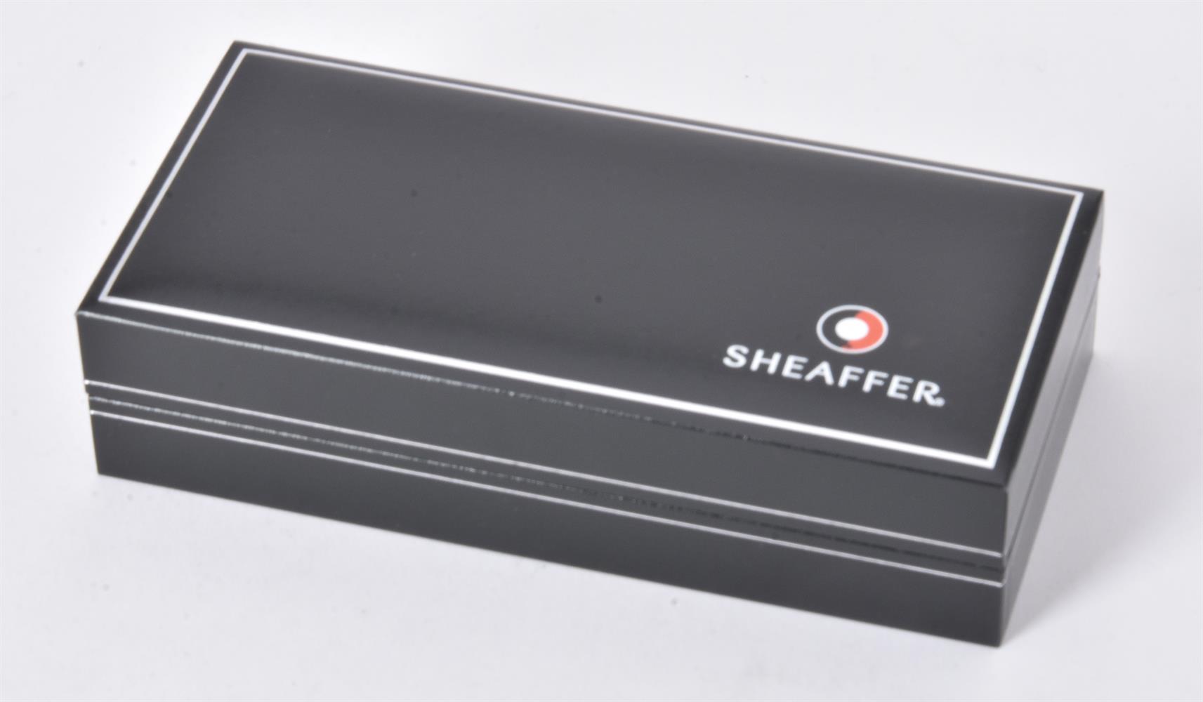 Sheaffer, Legacy 2 Trendsetter, a two tone fountain pen - Image 2 of 4