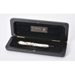 Parker, Duofold, a white and black marbled fountain pen