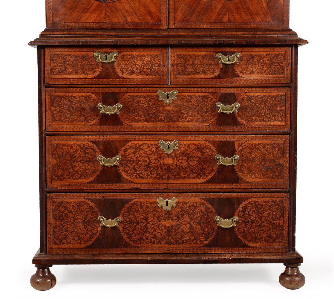 Y A WILLIAM & MARY KINGWOOD, WALNUT AND SEAWEED MARQUETRY CABINET ON CHEST, CIRCA 1690 - Image 5 of 7