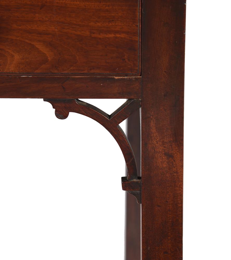 Y A GEORGE III MAHOGANY SIDE TABLE OR CHAMBER TABLE, IN THE MANNER OF THOMAS CHIPPENDALE - Image 2 of 3