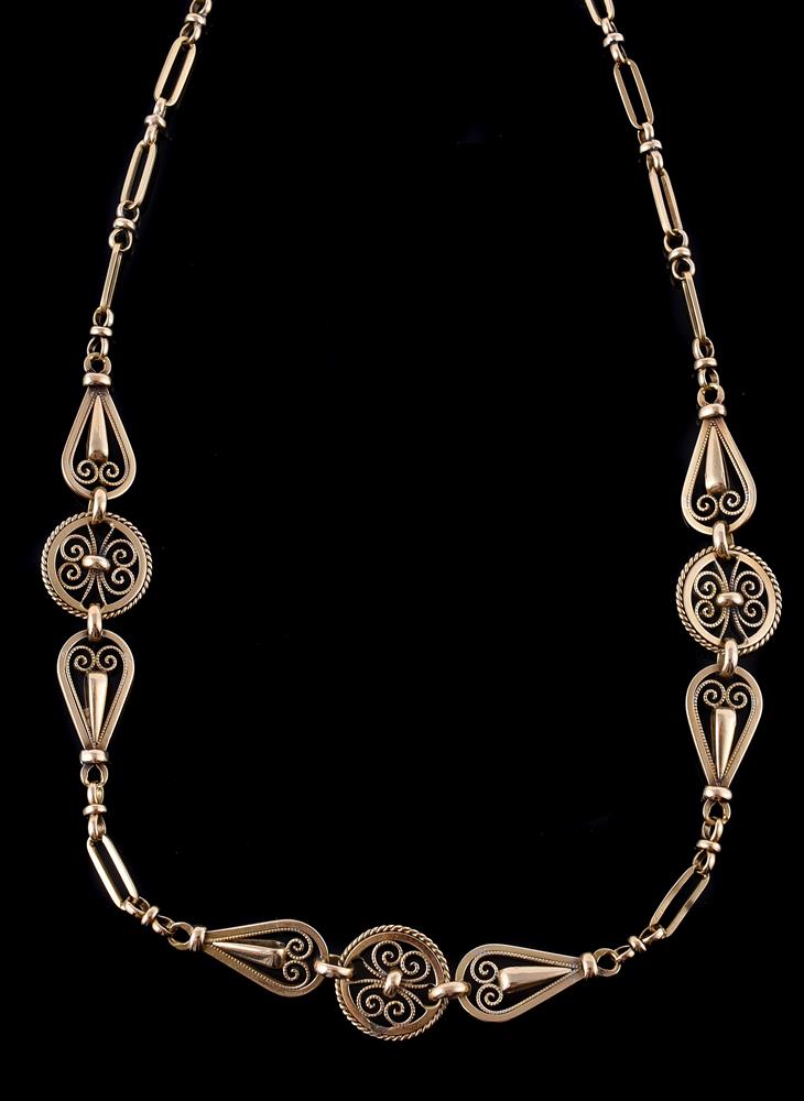 An early 20th century French gold necklace