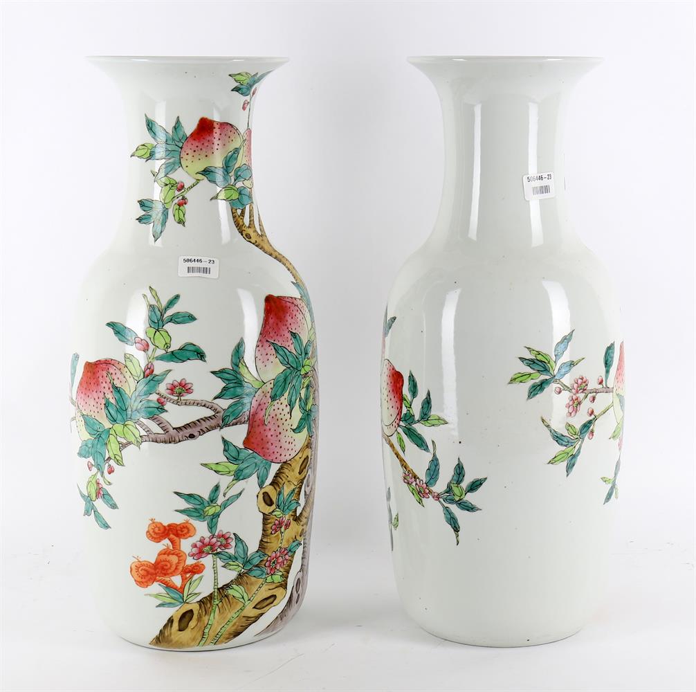 A pair of ChInese Famille Rose Peach vases - Image 2 of 5