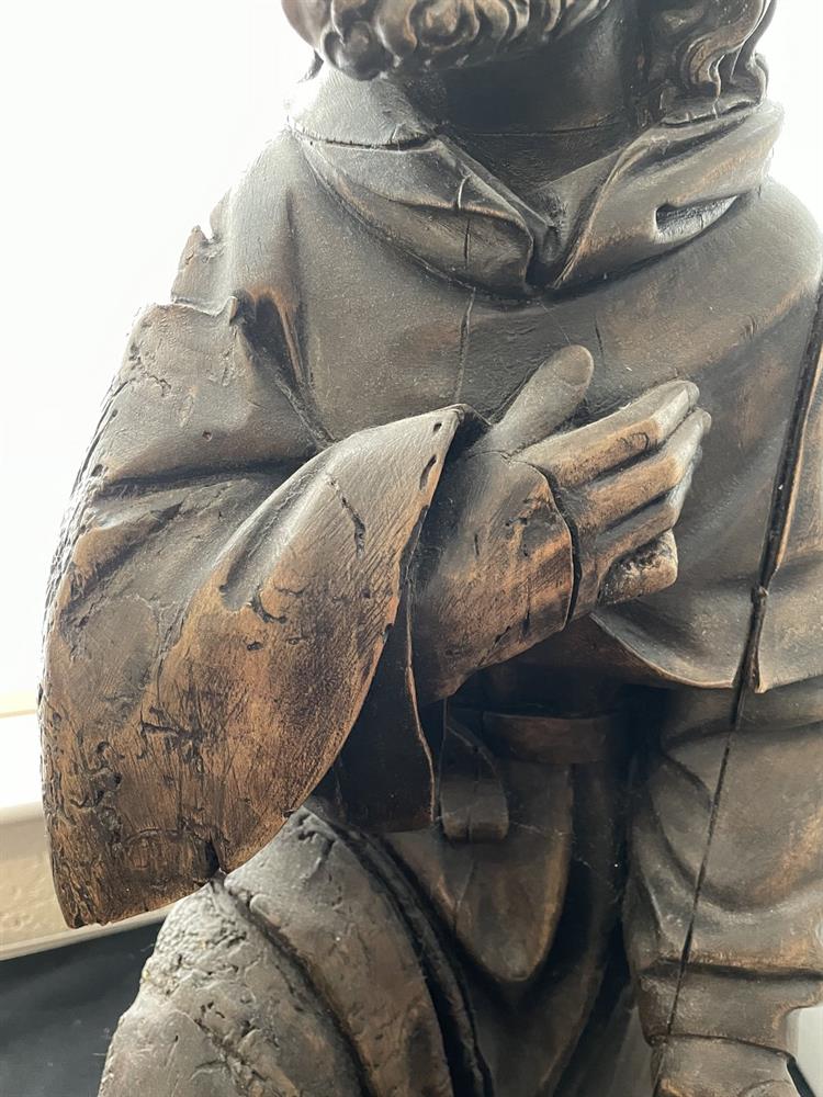 A German carved wood model of a kneeling monastic Saint - Image 7 of 7