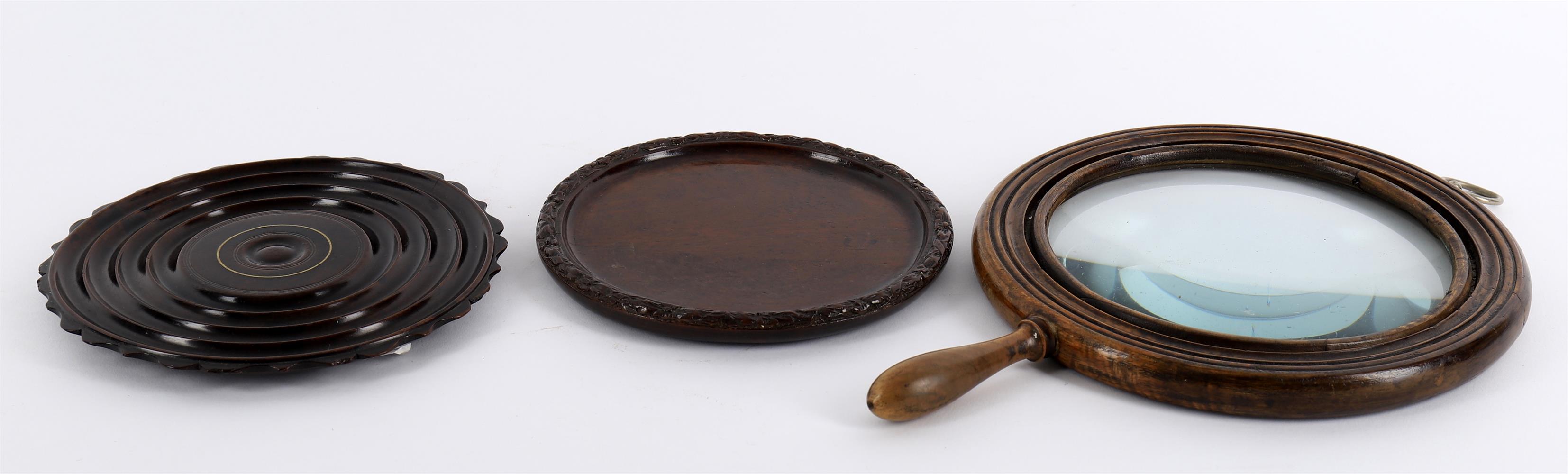 An early George III mahogany and brass strung Lazy Susan - Image 4 of 6