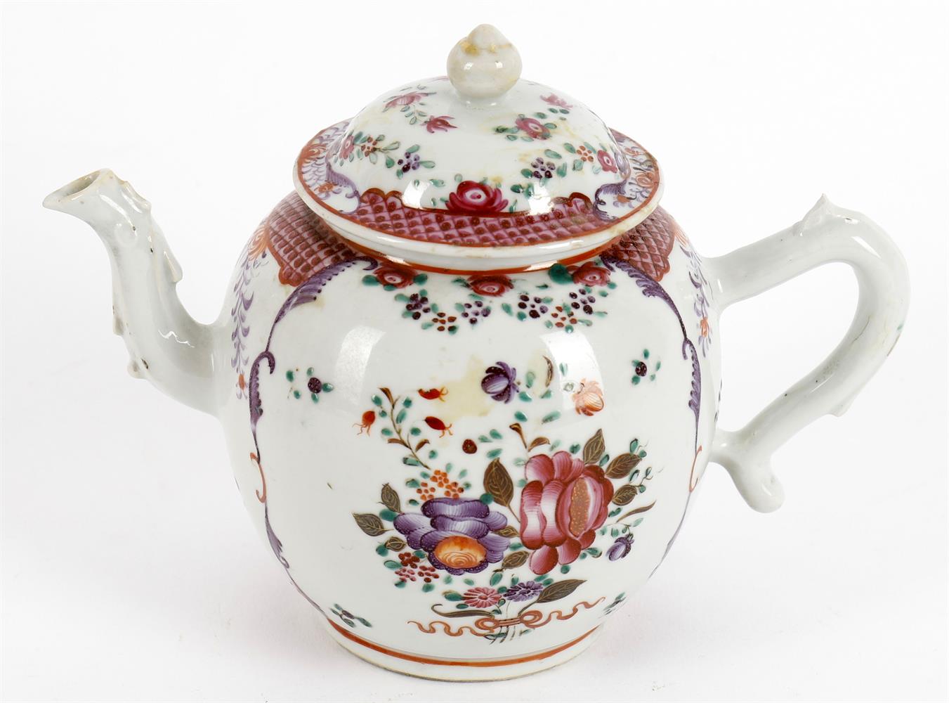 An 18th century Chinese export porcelain teapot and cover - Image 3 of 9