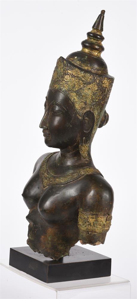 A bronze female bust - Image 2 of 3