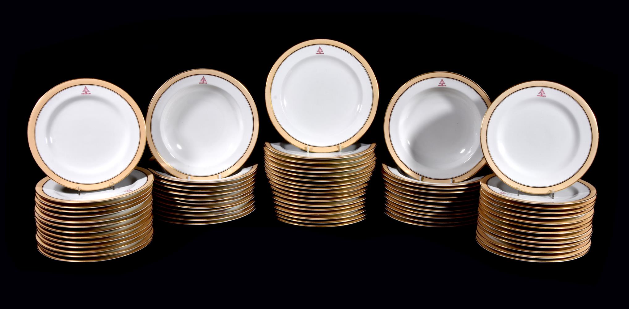 A Royal Worcester crested part dinner service - Bild 3 aus 4