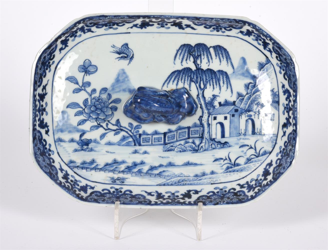 A Chinese Export porcelain blue and white tureen and cover - Image 4 of 4