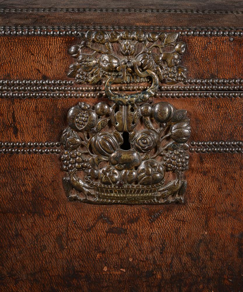 A studded leather trunk - Image 2 of 2