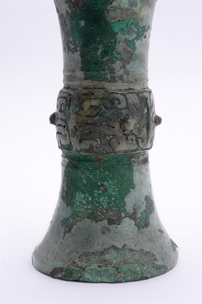 A fine Chinese bronze ritual wine vessel Shang Dynasty 13-14th century BC - Image 3 of 5