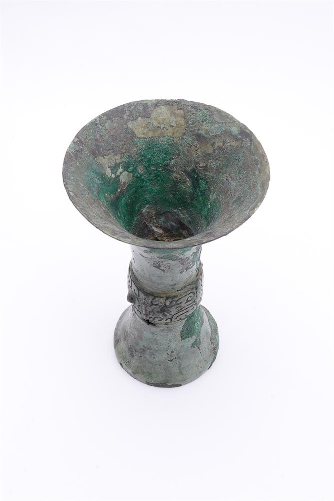 A fine Chinese bronze ritual wine vessel Shang Dynasty 13-14th century BC - Image 4 of 5