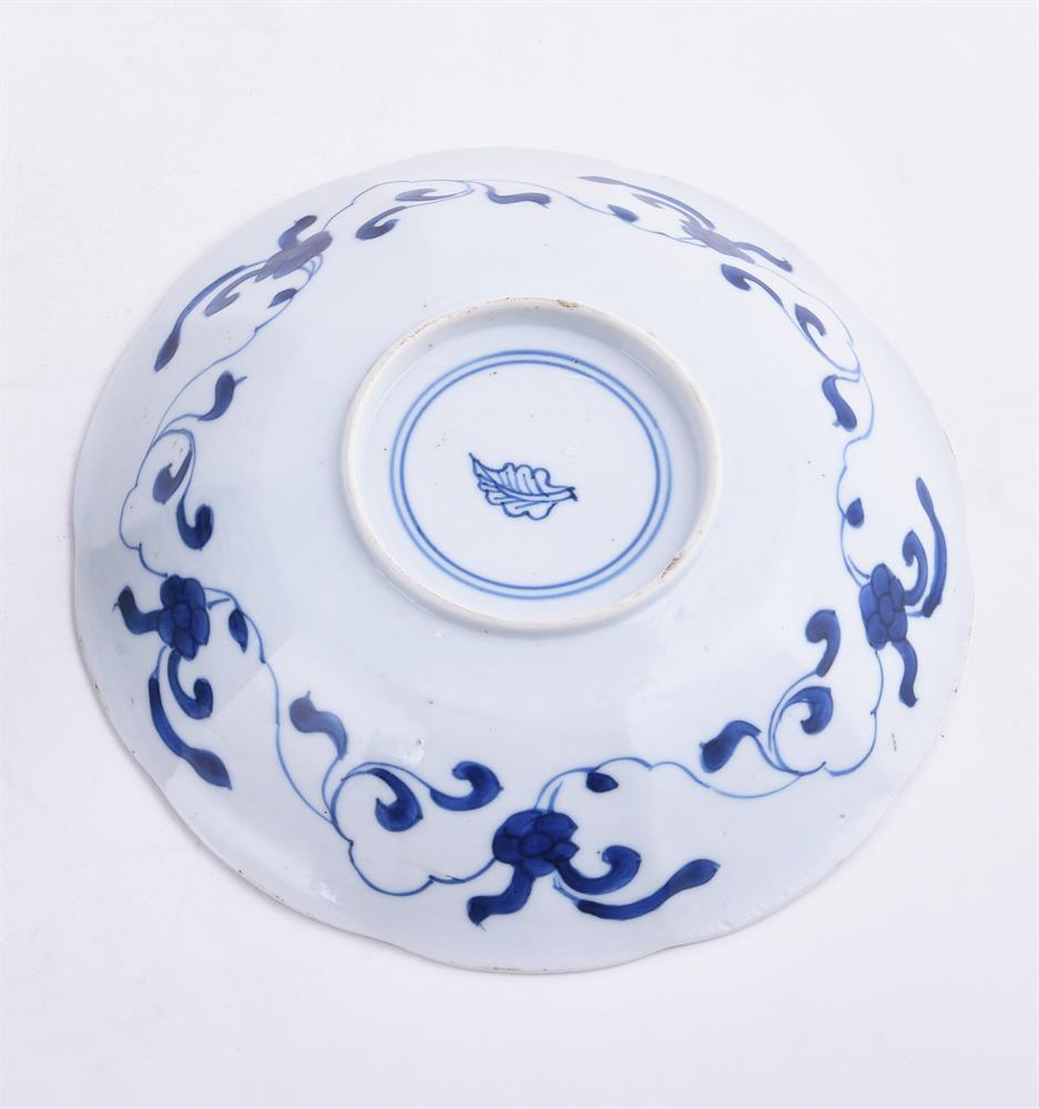 A Chinese porcelain blue and white ten-sided deep saucer dish - Image 4 of 5