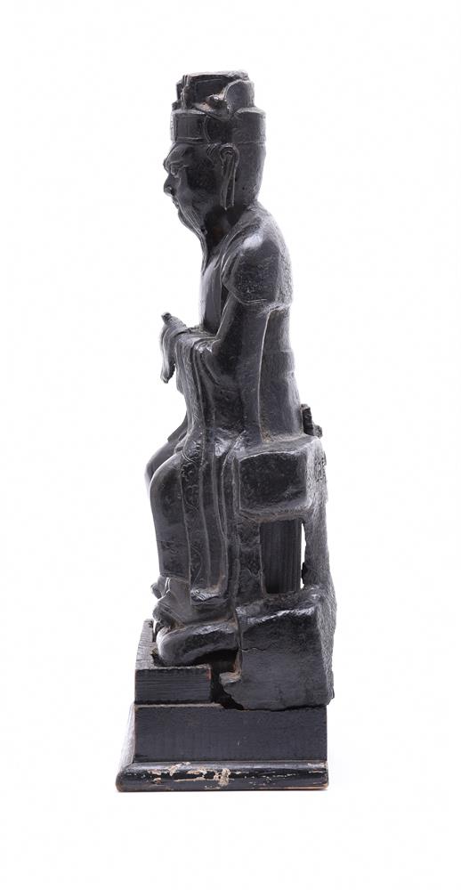 A Chinese bronze figure of a seated scholar - Image 3 of 6