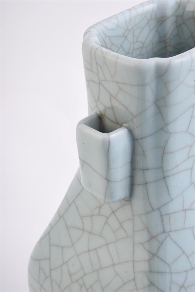 A Guan type crackle-glazed pear-shaped vase - Image 4 of 5