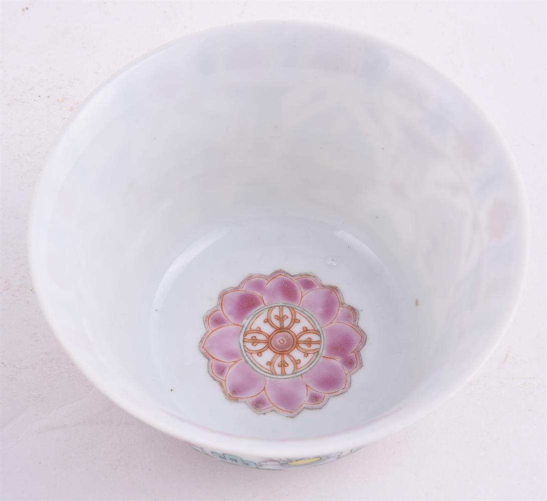 A fine Chinese porcelain famille rose deep bowl - Image 3 of 4