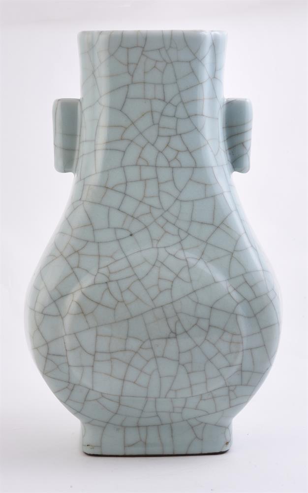 A Guan type crackle-glazed pear-shaped vase - Image 2 of 5