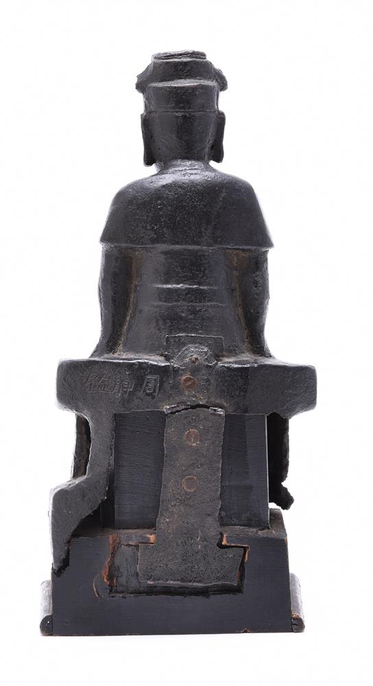 A Chinese bronze figure of a seated scholar - Image 5 of 6