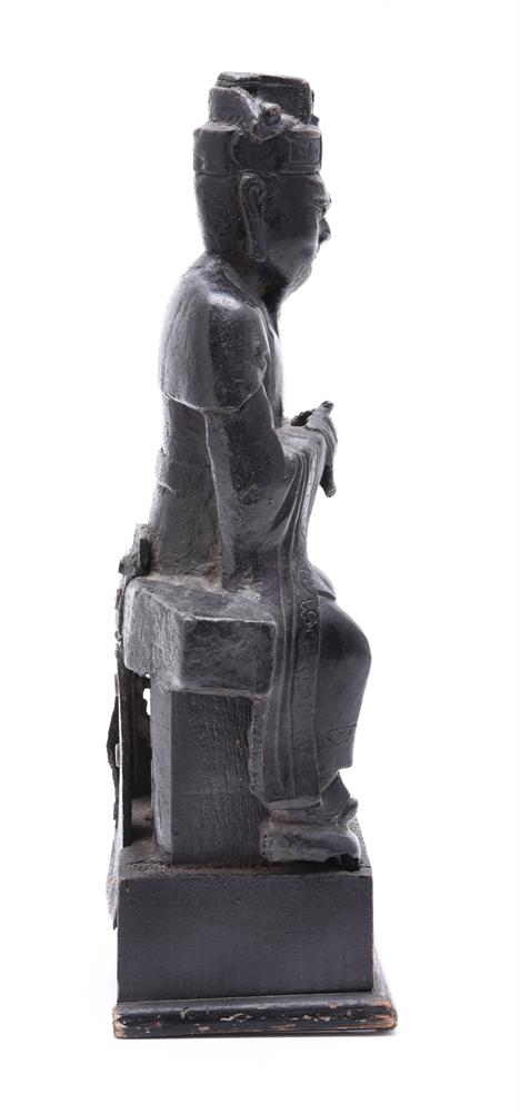 A Chinese bronze figure of a seated scholar - Image 4 of 6