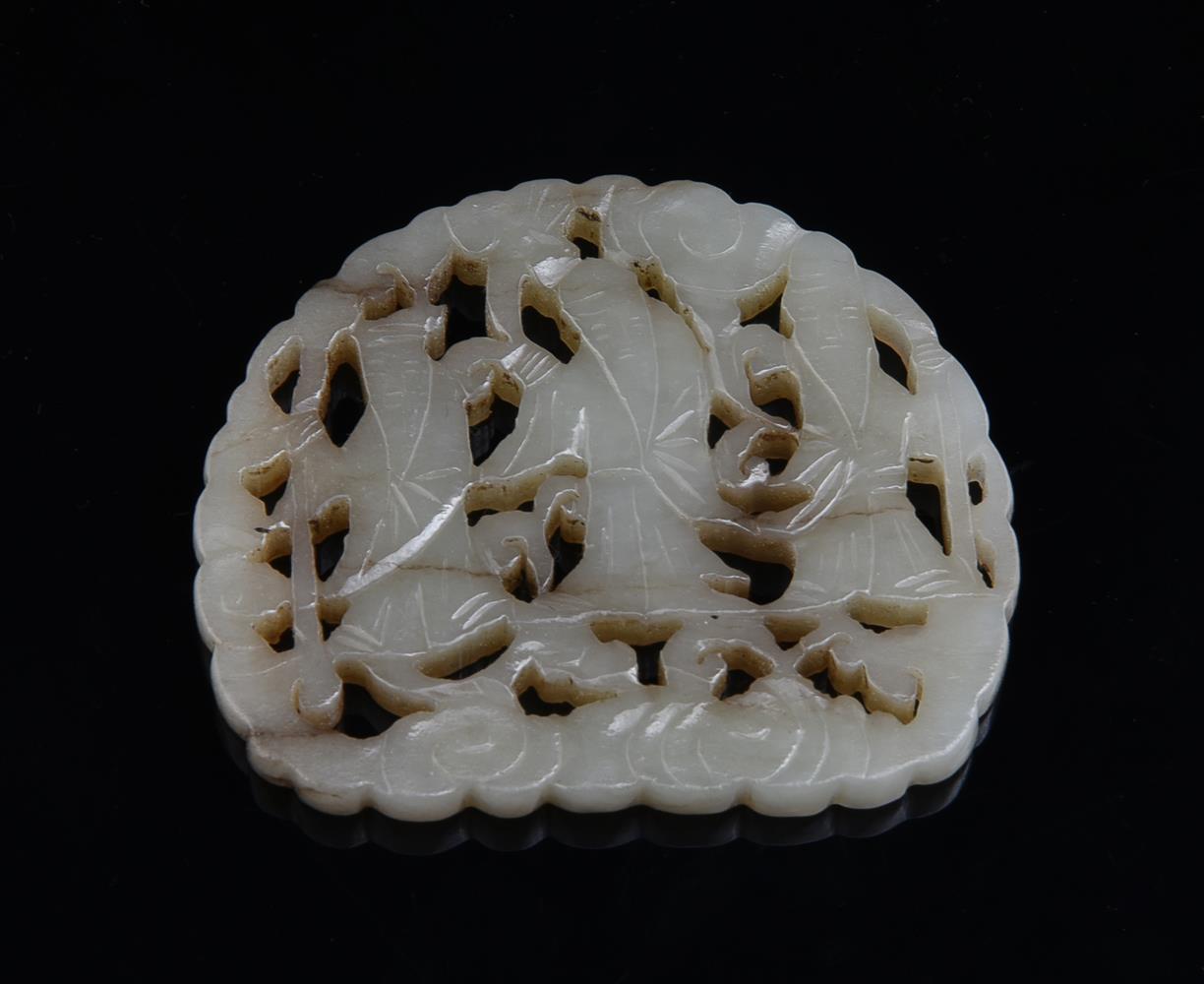 A white jade belt hook and ten other jade carvings and pendants - Image 15 of 19