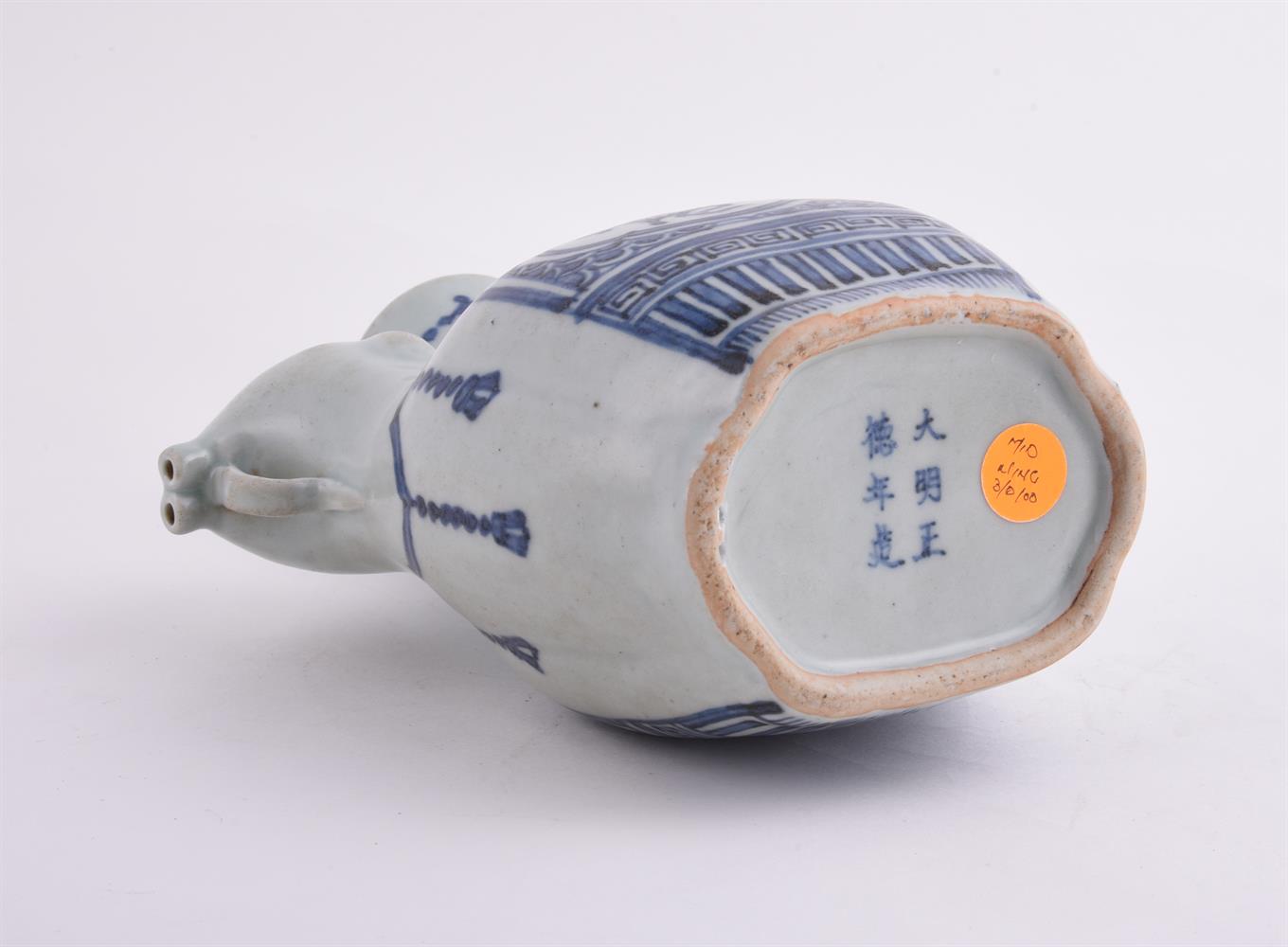 A Chinese blue and white kendi - Image 4 of 6