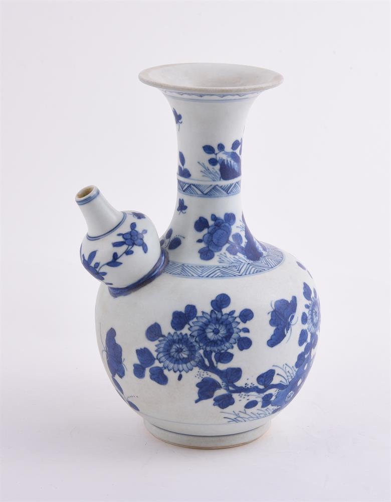 A Chinese blue and white kendi - Image 5 of 6