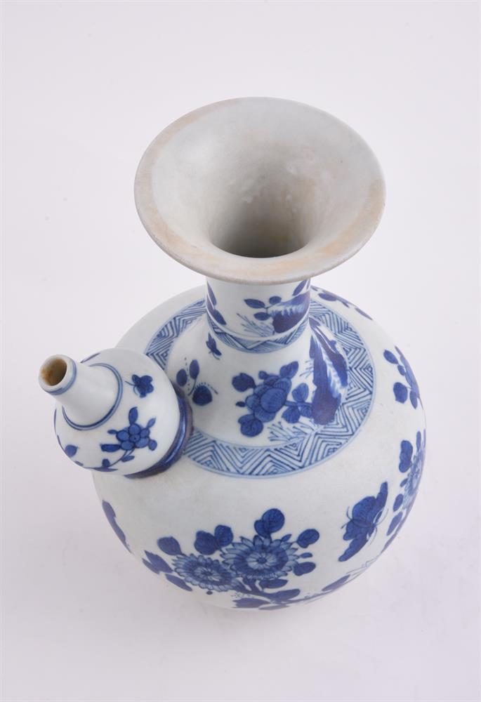 A Chinese blue and white kendi - Image 6 of 6