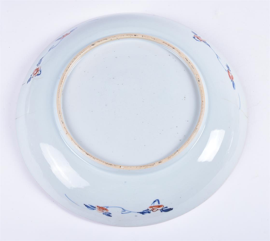 A pair of Chinese Imari circular dishes - Image 5 of 5