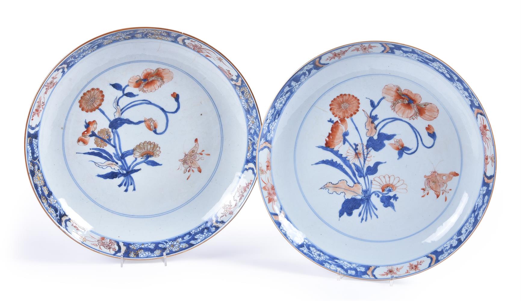 A pair of Chinese Imari circular dishes - Image 2 of 5