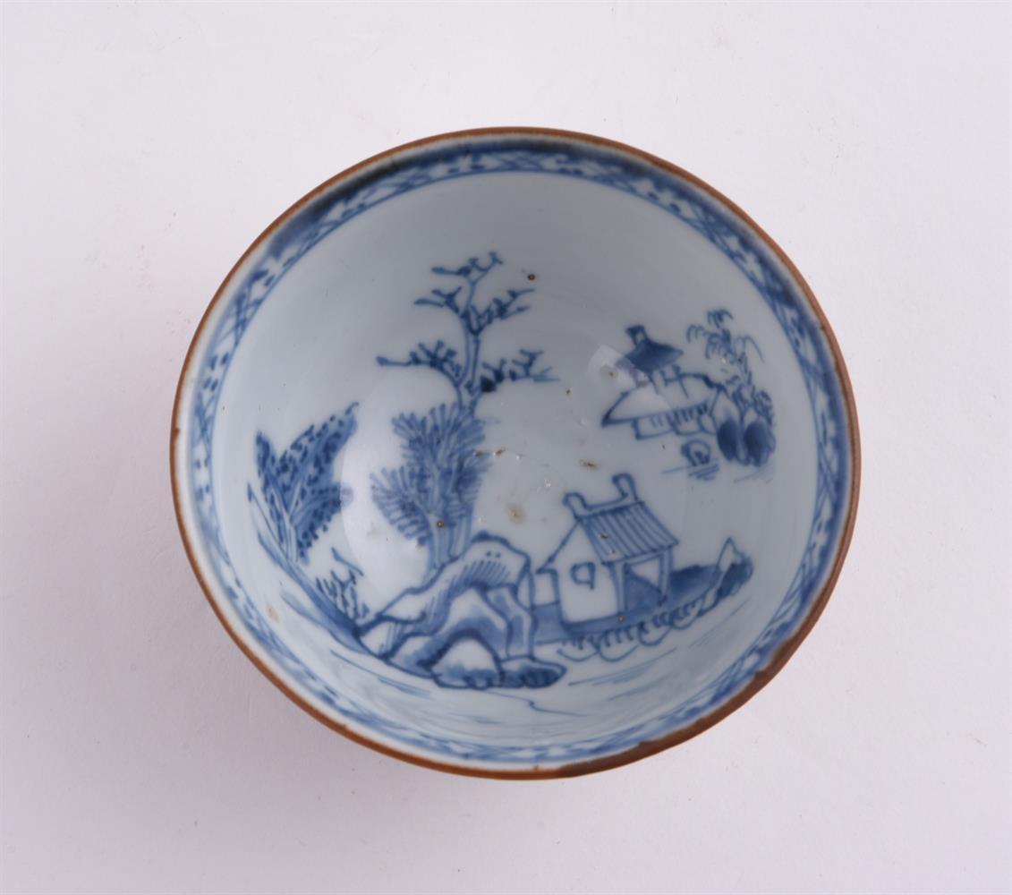 A group of Chinese 'Nanking Cargo' porcelain - Image 8 of 12