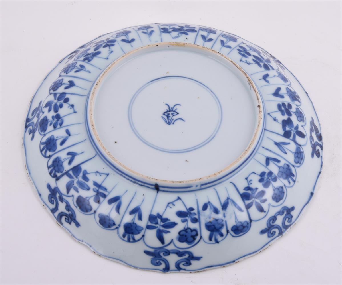 A Chinese blue and white dish - Image 4 of 6