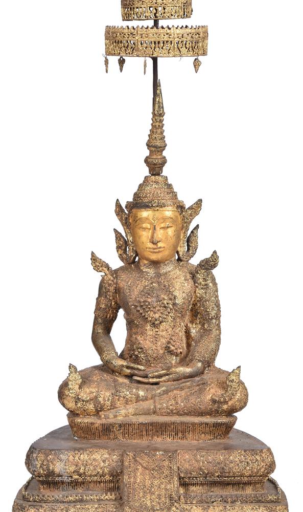 A lacquered and gilt bronze large figure of Buddha - Image 2 of 4