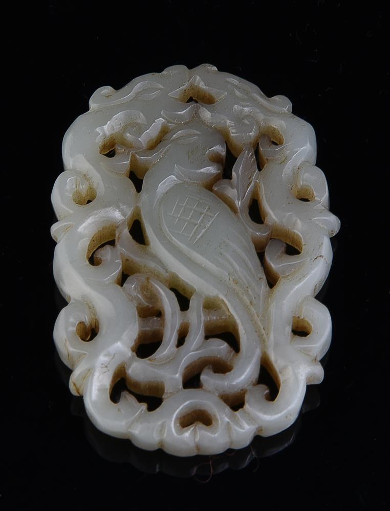 A white jade belt hook and ten other jade carvings and pendants - Image 11 of 19