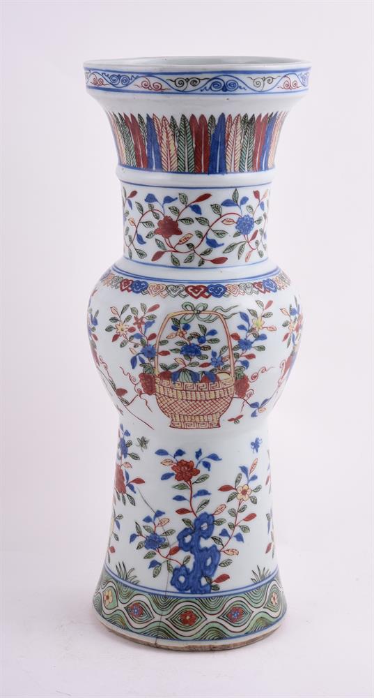 A Chinese Wucai vase - Image 3 of 5