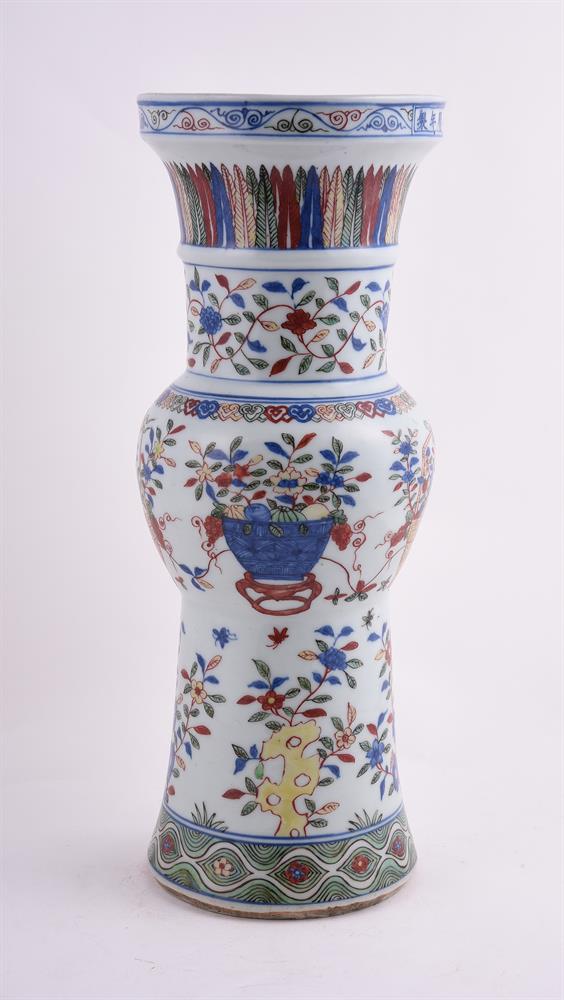 A Chinese Wucai vase - Image 2 of 5