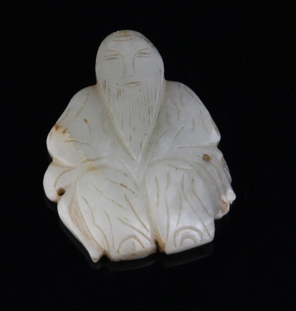 A white jade belt hook and ten other jade carvings and pendants - Image 4 of 19