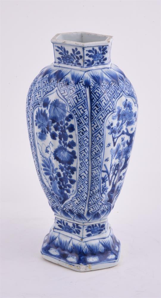 A Chinese blue and white dish - Image 6 of 6