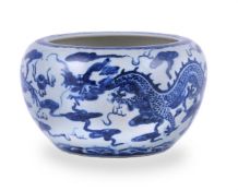 A Chinese blue and white 'Dragon' brush washer