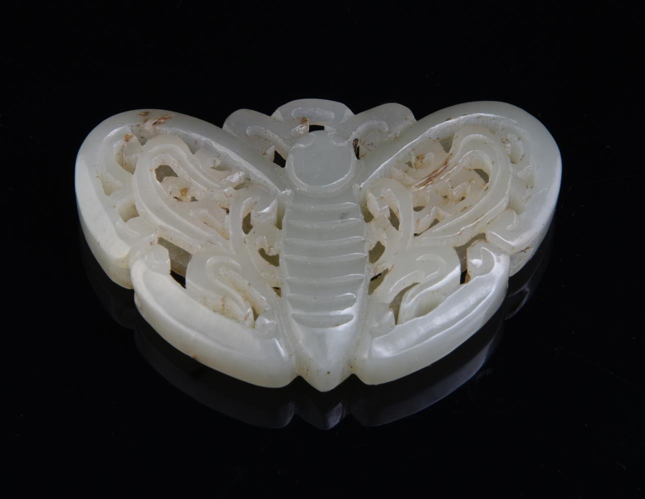 A white jade belt hook and ten other jade carvings and pendants - Image 10 of 19