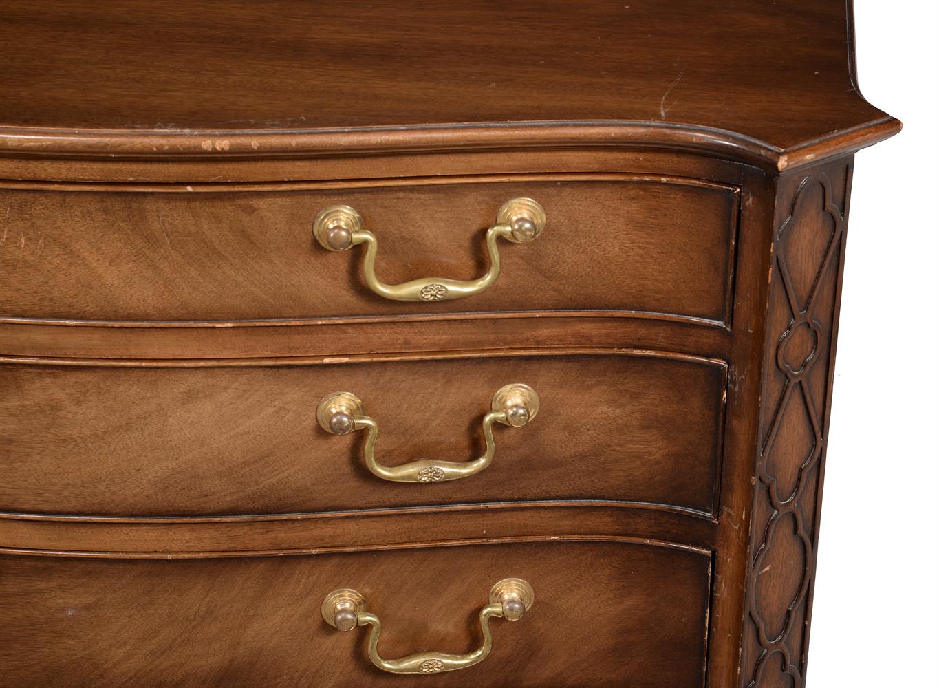 A mahogany chest of drawers in George III style - Image 2 of 2