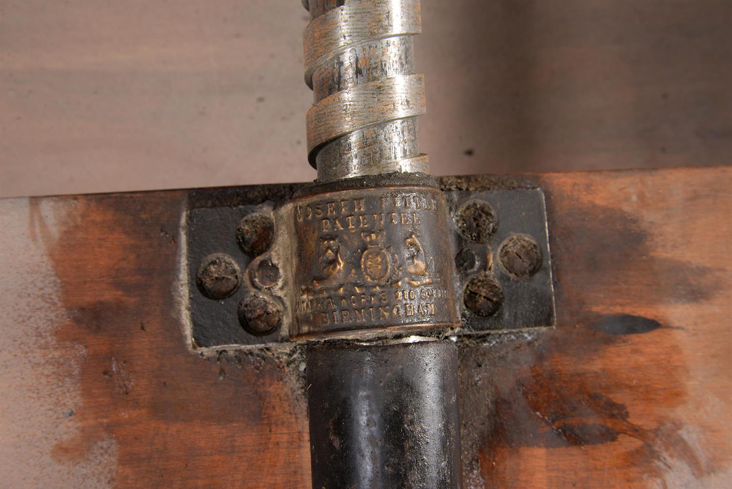 A late Victorian mahogany dining table - Image 3 of 4