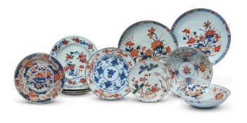 A GROUP OF VARIOUS CHINESE AND JAPANESE DISHES AND PLATES, KANGXI AND LATER