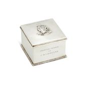 [ARTISTS RIFLES INTEREST] AN ARTS AND CRAFTS SILVER SQUARE TABLE BOX AND COVER BY ALWYN CARR