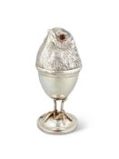 AN EDWARDIAN SILVER NOVELTY EGG CUP AND COVER BY SAMPSON MORDAN & CO.