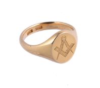 A GOLD COLOURED MASONIC SIGNET RING