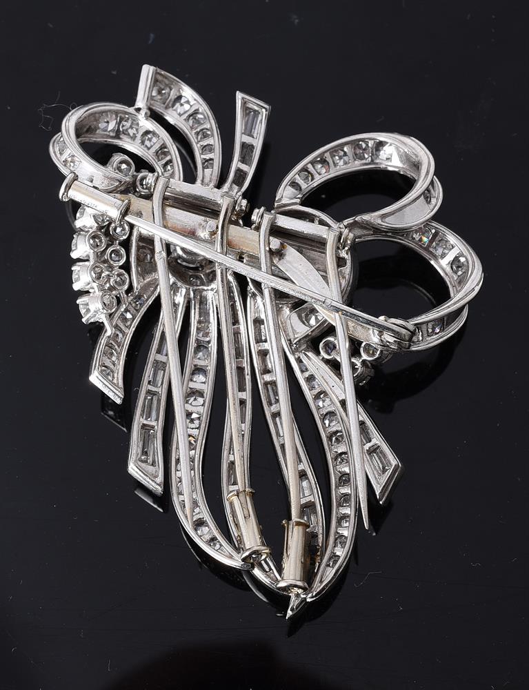 A 1950S FRENCH DIAMOND DOUBLE CLIP BROOCH - Image 2 of 2