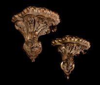 A PAIR OF CARVED GILTWOOD WALL BRACKETS, CIRCA 1730