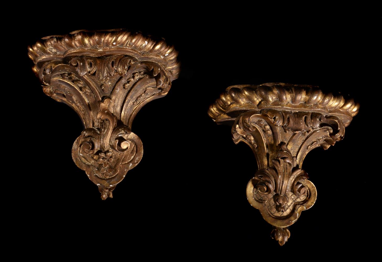 A PAIR OF CARVED GILTWOOD WALL BRACKETS, CIRCA 1730 - Image 2 of 4